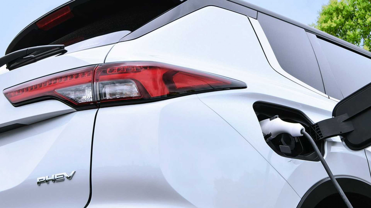 2023 Mitsubishi Outlander PHEV อัพเดทหน้าตาใหม่พร้อมด้วยมอเตอร์คู่